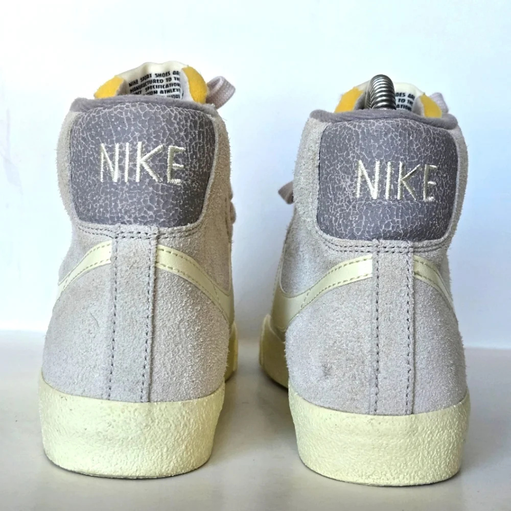 Nike Blazer Mid 77 Sneakers size 5